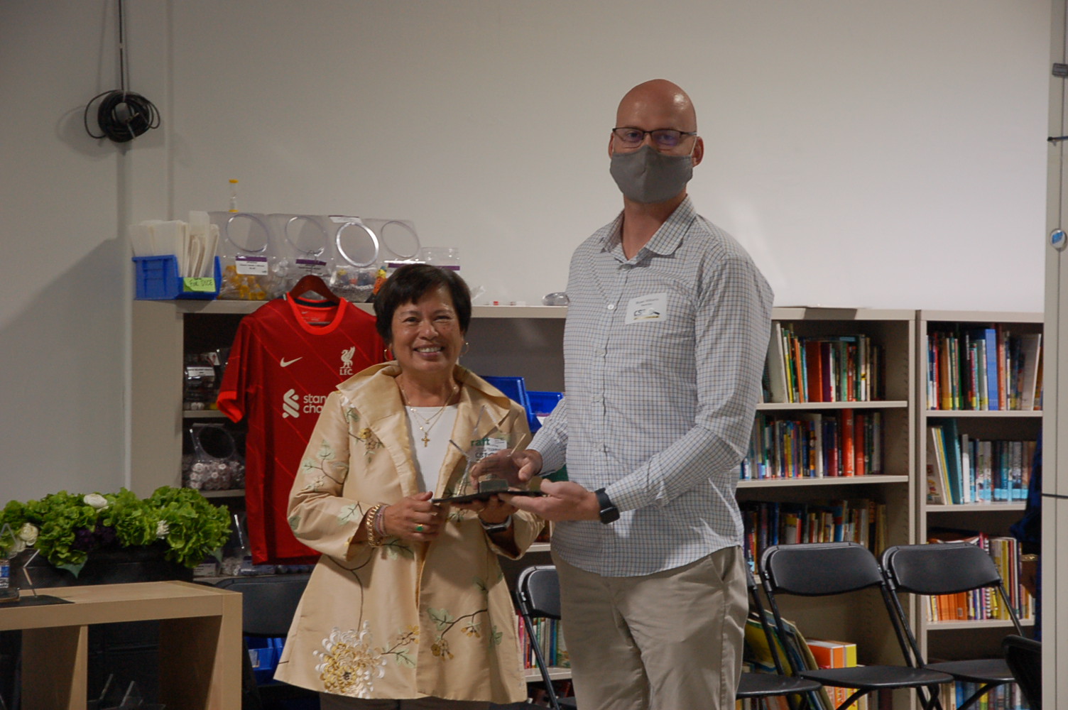 Bryan Williams receives RAFT's STEAM Teacher of the Year award at the “CSI:RAFT” fundraiser on September 22, 2022.
